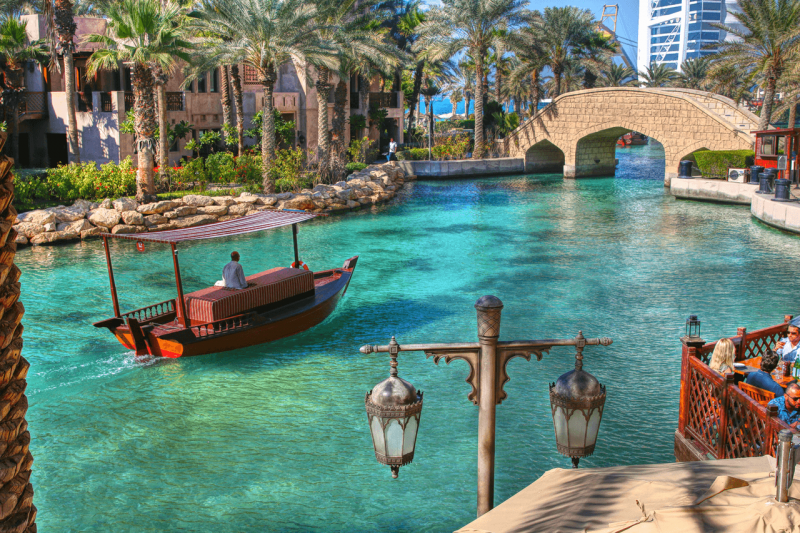 DubaiSoukMadinat, Dubai, World Travel Adventurers, WorldTravelAdventurers, luxury, luxury travel, United Arab Emirates, shopping, souk, market, Arabian, tourism, souvenir, Jumeirah, abra, boat, waterway
