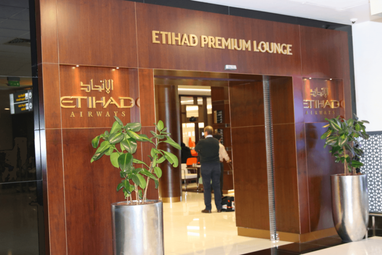 Etihad Premium Lounge in Abu Dhabi Review