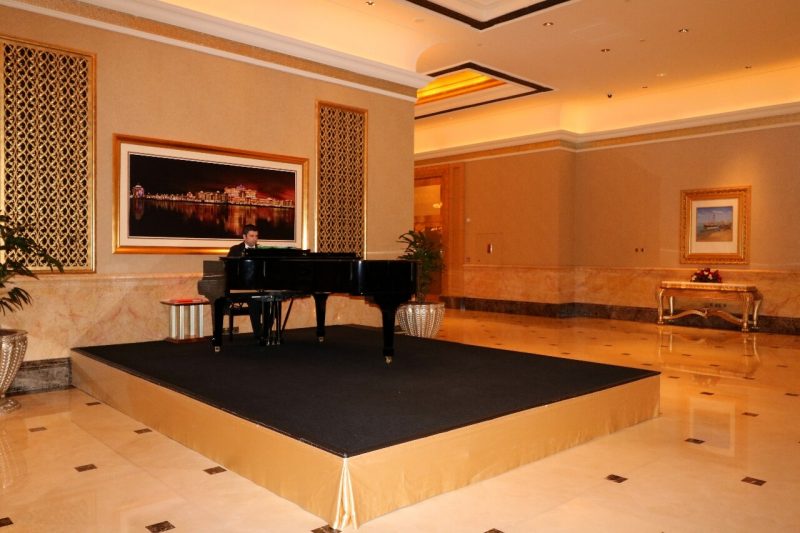 emirates palace piano, emiratespalaceentrance, Emirates Palace, Abu Dhabi, United Arab Emirates, UAE, luxury travel, luxury hotel, 5 star hotel, world travel adventurers, WorldTravelAdventurers, world's 2nd most expensive hotel, hotel review