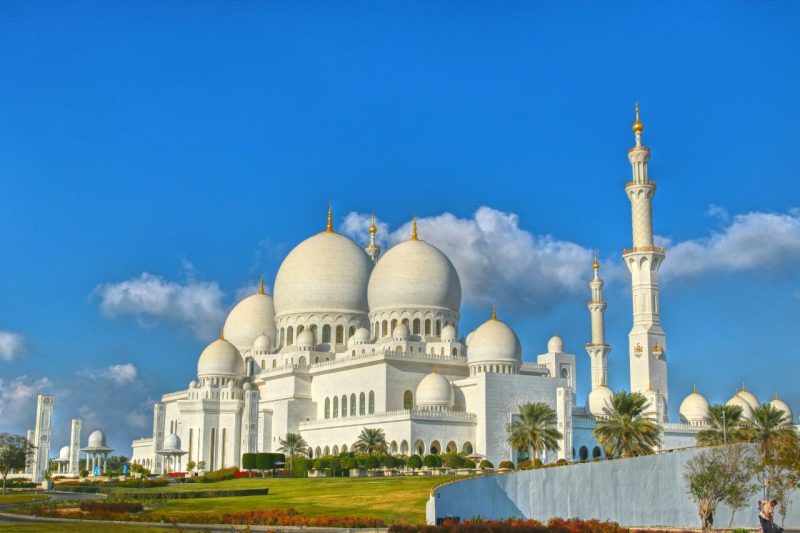 Sheikh Zayed Grand Mosque, Abu Dhabi, United Arab Emirates, UAE, architecture, art, world travel adventurers, WorldTravelAdventurers, luxury travel, luxury, prayer hall, arcades