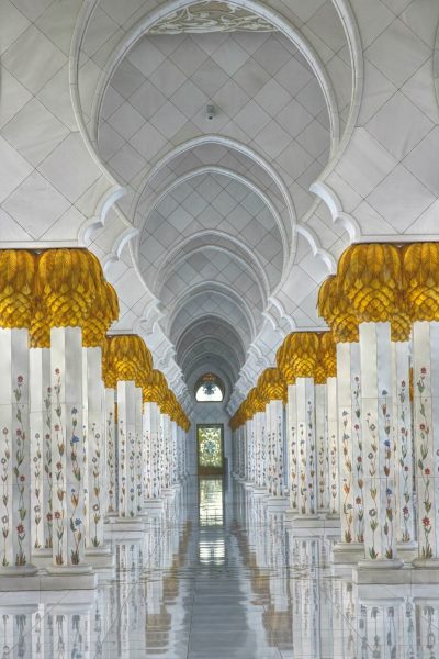 Sheikh Zayed Grand Mosque, Abu Dhabi, United Arab Emirates, UAE, architecture, art, world travel adventurers, WorldTravelAdventurers, luxury travel, luxury, prayer hall, arcades, symmetry