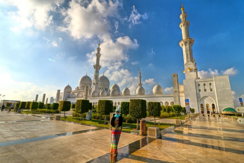 Sheikh Zayed Grand Mosque, Abu Dhabi, United Arab Emirates, UAE, architecture, art, world travel adventurers, WorldTravelAdventurers, luxury travel, luxury, prayer hall, arcades, gardens