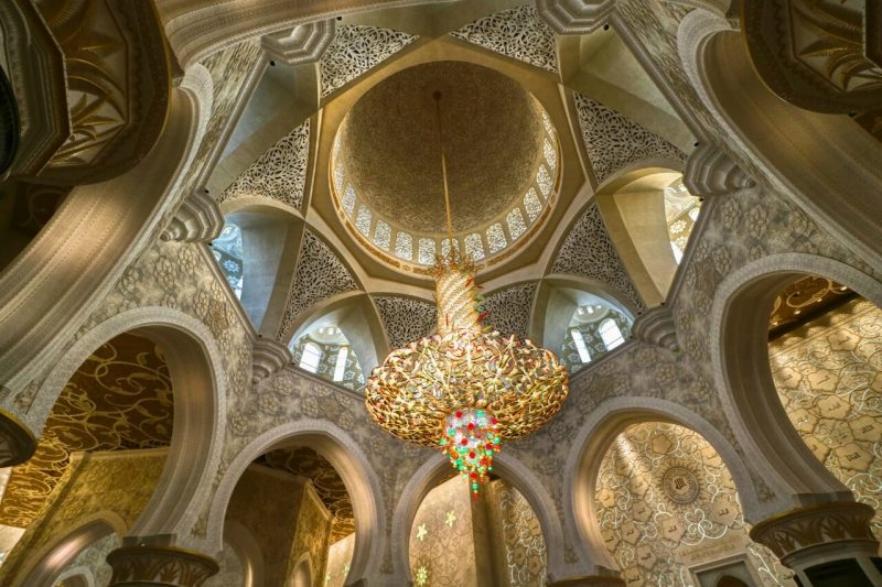 Sheikh Zayed Grand Mosque, Abu Dhabi, United Arab Emirates, UAE, architecture, art, world travel adventurers, WorldTravelAdventurers, luxury travel, luxury, prayer hall, chandelier, dome, Swarovski, crystal