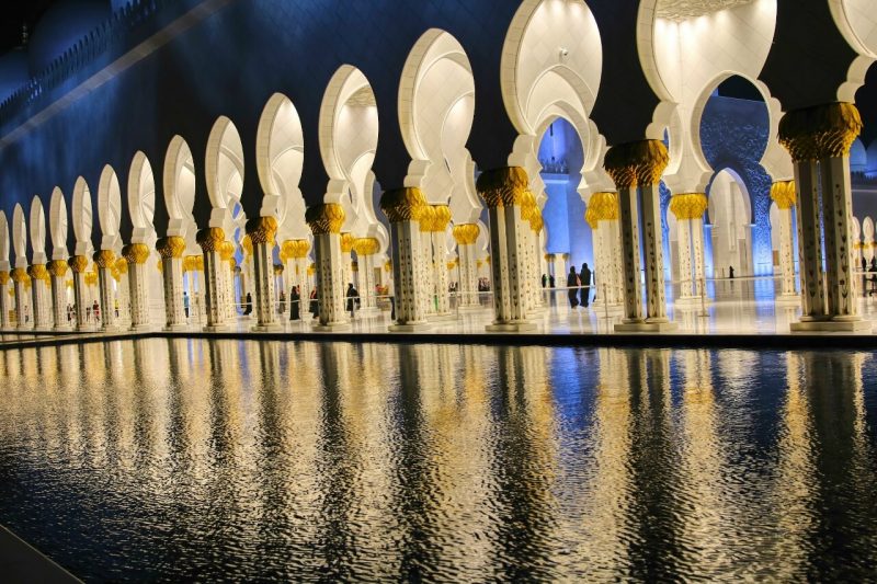 Sheikh Zayed Grand Mosque, Abu Dhabi, United Arab Emirates, UAE, architecture, art, world travel adventurers, WorldTravelAdventurers, luxury travel, luxury, prayer hall, arcades, reflecting pool