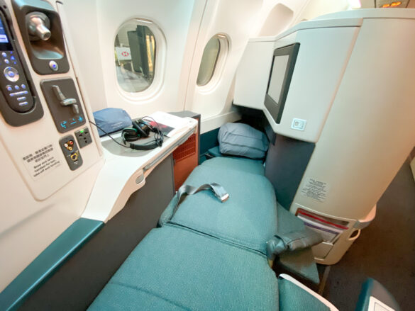 A330 Cathay Pacific Business Class Review: Dubai to Hong Kong - World ...