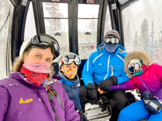 Kids skiing