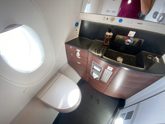Qatar Airways Lavaotory
